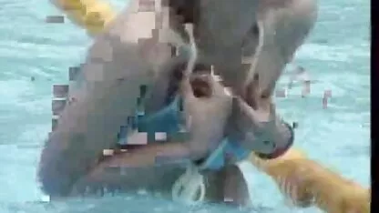 Masha mănâncă în camera femei dasbracate potrivită.
