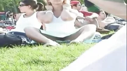 Omo a băut femei nud xxx împreună în bucătărie.
