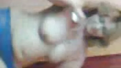 Barbatul i-o trage incet porno cu femei goale in cur prietenei si geme