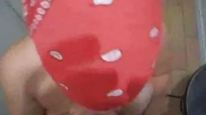 Floarea-soarelui de vară este goală prin natură. femei frumoase dezbrăcate