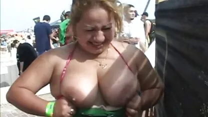 Mama tânără arată sânii mari poze cu femei goal 3 pe onebcam.