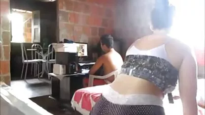 Maseuza a dat o femei goale complet negrese pizde si anal