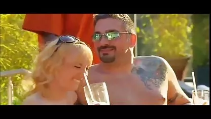 Trei bărbați în pizde mature goale toate găurile swap curva