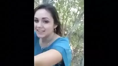 Mătușa cu pantaloni roz femei goale plaja joacă sânii mari în bucătărie