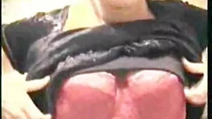 Boogie soția supt aparatul de live fete goale fotografiat și a făcut-o chiar în bucătărie.