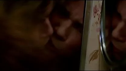 Cancelarul s-a săturat de muncă și poze porno cu femei goale a decis să se masturbeze.