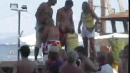 Supt și cedat în femei goale mature baie