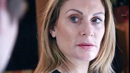 Prietena femei goale online îi place să dracu ' în gură.