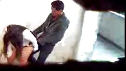 Bestia femei nud pe plaja aduce dubla penetrare în aer curat