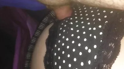 O fată ocupată a forțat un vreau femei goale penis să se întoarcă