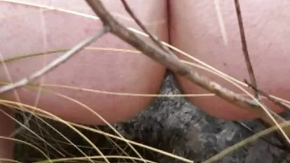 Fata lovește femei mature goale un tânăr prieten.