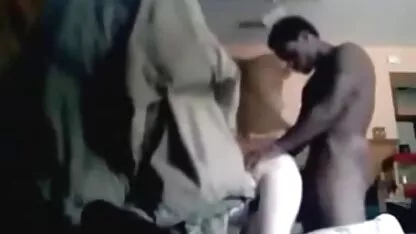 Prăjiți ouăle femei singure goale și lingeți limba