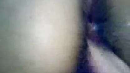 Proprietarul se masturbează și vede în jucării femei goale complet Lesbiene.
