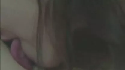 Julia și Dasha pedepsesc unul dintre sclavii ruși supuși fete singure goale cu Anuslings.
