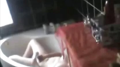 Găsiți toaleta care a fost scrisă prost femei goale hd pe lenjeria mea de pe stradă