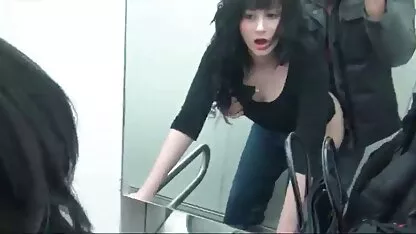 Romantic Anal femei goale hd pe banca din parc