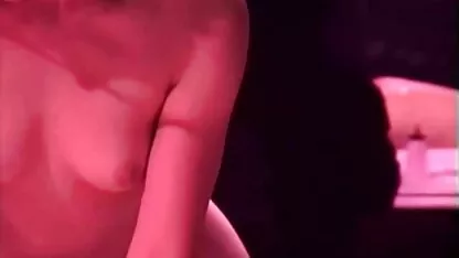 Pizde masturbari și fundul penis femei nud pe plaja artificial