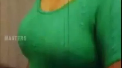 Un femei sexi goale prieten căsătorit vizitează o prostituată vecină.