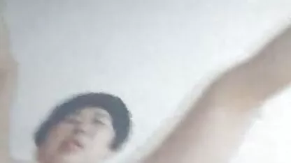 Excitat student în videoclipuri cu femei dezbrăcate duș Se masturbeaza
