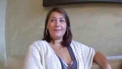 Bruneta adolescent vreau femei dezbrăcate un dublu se har