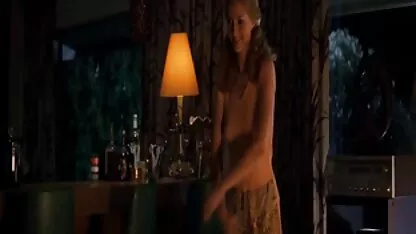 După ce a lins limba la filme porno cu femei dezbrăcate dudeebcam, tipul a lins femeia anal.