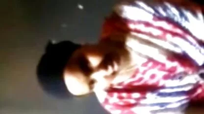 Tripla penetrare femei goale la baie nod în chilot