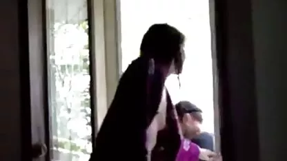 Dintr-o dată a intrat în cameră femei goale video și imediat a început să țipe pui feroce