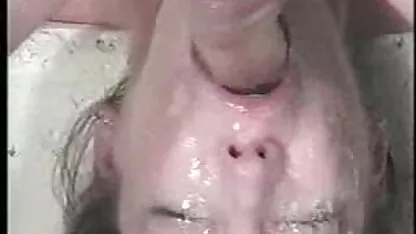 Orgie într-un apartament închiriat femei sexi goale