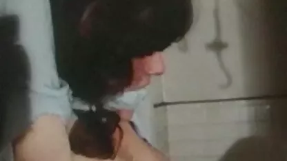 O femeie vrea fete goale la plaja să omoare un bărbat pentru a avea o gaură bună