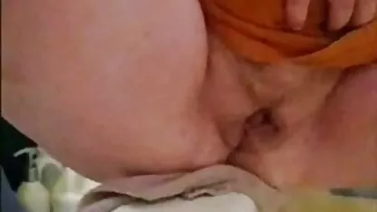 Bruneta femei in tatele goale stramte cur si doggy futut