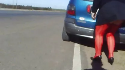 Doi saituri cu femei goale prieteni le place să se bucure de aparatul foto.
