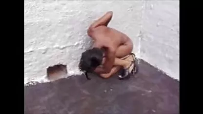 Limba femei goale futute cu ventilator în camera potrivită