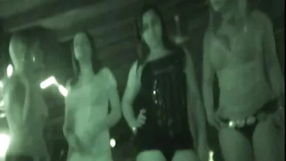 O prietenă slabă în baie femei goale poze a vrut să se pișe.
