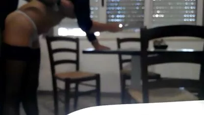 Prostituate schimba hainele pe podea live fete goale înainte de muncă.